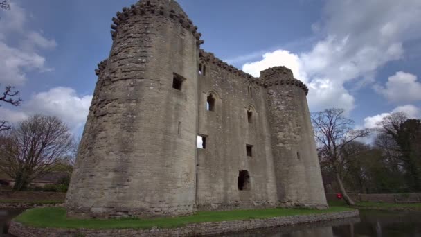 Puri Nunney Dan Parit Desa Nunney Dibangun Pada Tahun 1370 — Stok Video