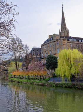 Seyahat güzergahı Birleşik Krallık - Bath, Somerset, İngiltere 'deki Avon Nehri boyunca görünüm - 8 Nisan 2023