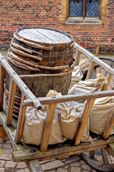 Old Horse Drawn Wooden Cart Wine Barrel Display English Heritage — Stock Photo, Image