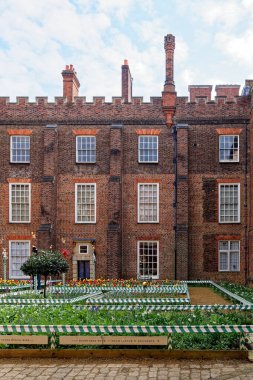 Hampton Court Sarayı 'ndaki İç Bahçe, Londra, İngiltere, İngiltere. 22 Nisan 2023