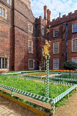 Hampton Court Sarayı 'ndaki İç Bahçe, Londra, İngiltere, İngiltere. 22 Nisan 2023