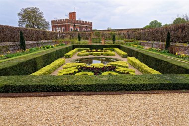 Hampton Court Palace Gardens - Pond Gardens ve Banqueting House - Hampton Court Palace, Londra, İngiltere. 22 Nisan 2023