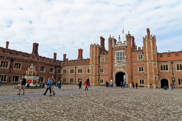 stock image Recreation of Henry VIII wine fountain in Base Court at Hampton Court Palace, London, England, United Kingdom. 22nd of April 2023