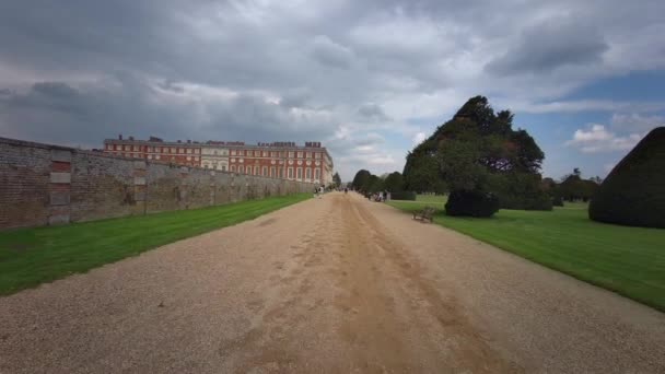 Formal Gardens Hampton Court Palace Surrey Londres Inglaterra Reino Unido — Vídeos de Stock