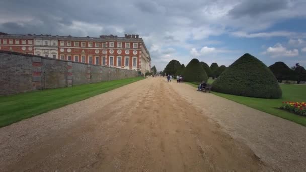 Die Formellen Gärten Von Hampton Court Palace Surrey London England — Stockvideo