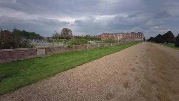 Формальні Сади Палацу Гемптон Корт Суррей Лондон Англія Велика Британія — стокове відео