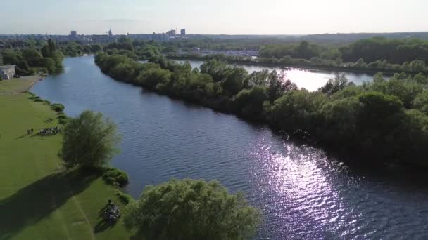 Una Vista Aérea Largo Del Río Támesis Por Thames Valley — Vídeos de Stock