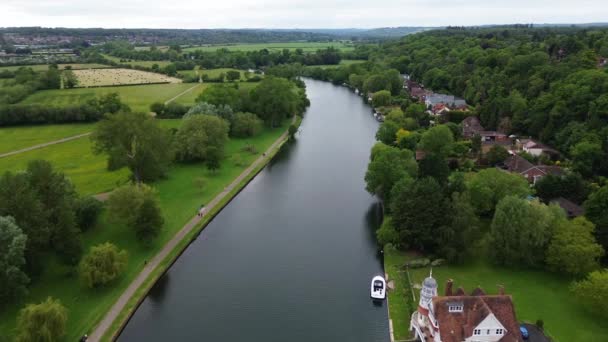 Вид Воздуха Реку Темзу Показывающий Кэвершем Окрестности Рединга Беркшир Великобритания — стоковое видео