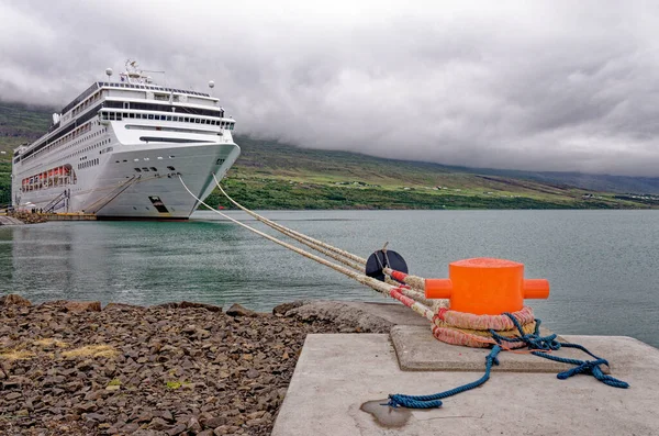 Исландия Msc Lirica Cruise Ship Akureyri Iceland Июля 2012 — стоковое фото