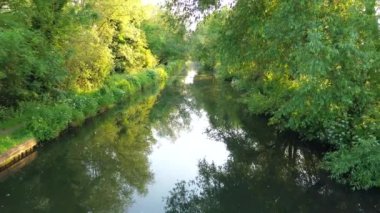 İngiltere 'nin batı Berkshire' daki Theale, Reading yakınlarındaki hava manzarası. 15 Haziran 2023