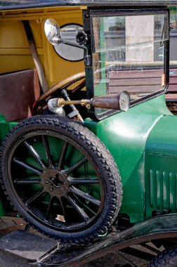 İzlanda 'nın Westfjords kentindeki Isafjordur' da 1930 model klasik Ford Model. Isafjordur, Fjord Isafjordur, İzlanda - 21 Temmuz 2012