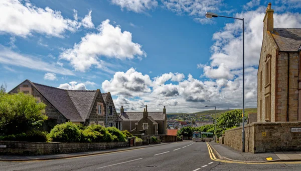 Lerwick Town sokak sahnesi, Shetland Adaları, İskoçya. Shetland takımadalarının ana kasaba ve limanı, İskoçya - 18 Temmuz 2012