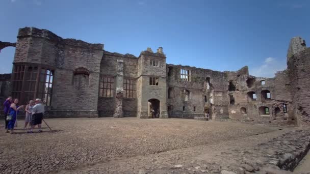 Руины Средневекового Замка Раглан Валлийский Кастелл Раглан Монмотшир Уэльс Великобритания — стоковое видео