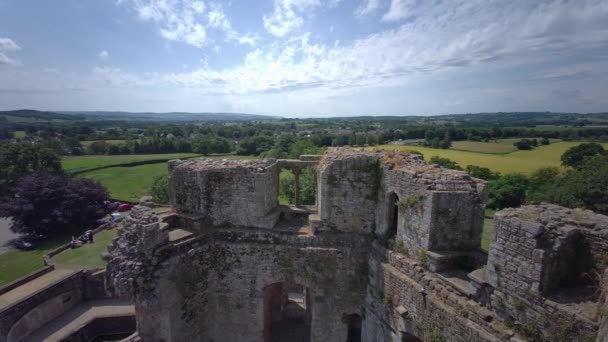 Ruinele Castelului Medieval Raglan Galeză Castell Rhaglan Monmothshire Țara Galilor — Videoclip de stoc
