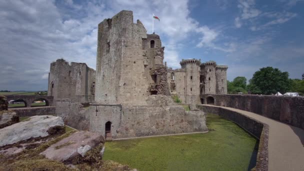 中世纪拉格兰城堡 Raglan Castle 威尔斯语 Castell Rhaglan 的废墟 2023年6月25日 — 图库视频影像