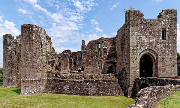 中世ラグラン城跡 ウェールズ語 Castell Raglan イギリス ウェールズのモンマスシャー 2023年6月25日 — ストック写真