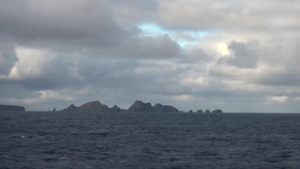 在汹涌的海面上巡游合恩角 合恩角是霍诺斯岛上的一个岩石点 是南美洲智利南部Tiera Del Fuego群岛的一部分 2014 — 图库视频影像