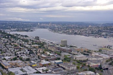 Seattle şehir merkezindeki binalar. Seattle şehrinin havadan görünüşü. Seattle, Washington, Amerika Birleşik Devletleri - 26 Ağustos 2010