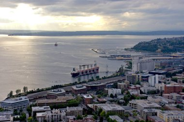 Rıhtım ve şehir merkezi, Rıhtım 66, Seattle. Seattle, Washington, Amerika Birleşik Devletleri - 26 Ağustos 2010