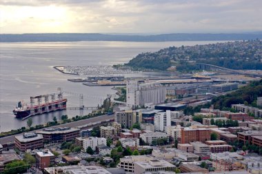 Rıhtım ve şehir merkezi, Rıhtım 66, Seattle. Seattle, Washington, Amerika Birleşik Devletleri - 26 Ağustos 2010
