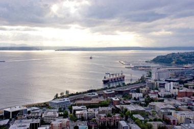 Rıhtım ve şehir merkezi, Rıhtım 66, Seattle. Seattle, Washington, Amerika Birleşik Devletleri - 26 Ağustos 2010