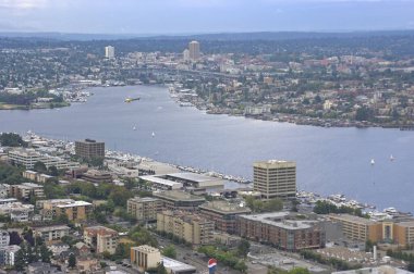 Seattle şehir merkezindeki binalar. Seattle şehrinin havadan görünüşü. Seattle, Washington, Amerika Birleşik Devletleri - 26 Ağustos 2010
