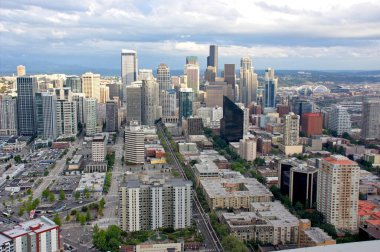 Seattle şehir merkezindeki binalar. Seattle şehrinin havadan görünüşü. Seattle, Washington, Amerika Birleşik Devletleri - 26 Ağustos 2010