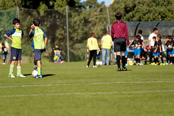 Маленькі Діти Хлопчики Підлітки Які Грають Футбол Займаються Спортом Муніципалітеті — стокове фото