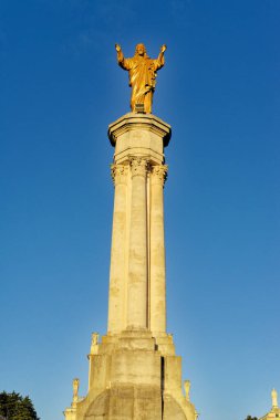 Fatima 'nın Sığınağı - Fatima Hanımı' nın Mabedi, Portekiz 'in Fatima şehrinde bulunan Fatima Hanımı' na adanmış bir Marian türbesidir. 29.11.2014