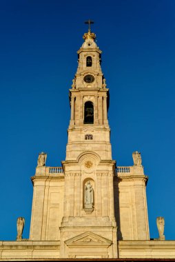 Fatima 'nın Sığınağı - Fatima Hanımı' nın Mabedi, Portekiz 'in Fatima şehrinde bulunan Fatima Hanımı' na adanmış bir Marian türbesidir. 29.11.2014