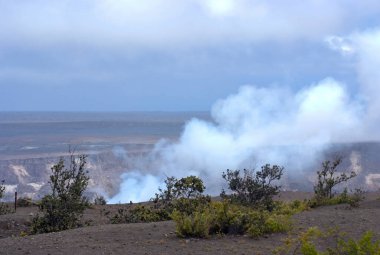 Hawaii Volkanik Parkı 'nda Kilauea Zirvesi Lava Gölü tüttürme, UNESCO Dünya Mirası Alanı, Büyük Ada, Hawaii, ABD. 11.04.2010