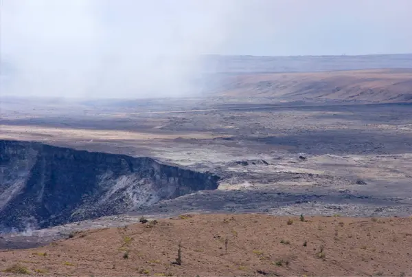 ハワイ火山国立公園 ユネスコ世界遺産 ビッグアイランド ハワイ アメリカ合衆国におけるキラウエアサミットラバ湖の喫煙 2010年11月4日 インタビュー — ストック写真