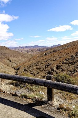Kanarya Adası Fuerteventura, İspanya - 20.09.2023 Pajara ve La Pared arasındaki Mirador astronomico de Sicasumbre manzarasından panoramik manzara