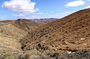 Kanarya Adası Fuerteventura, İspanya - 20.09.2023 Pajara ve La Pared arasındaki Mirador astronomico de Sicasumbre manzarasından panoramik manzara