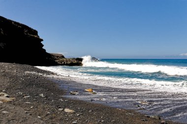 Playa de los Muertos (Ölüler Plajı), siyah bir volkanik kumsal - Ajuy, Pajara, Fuerteventura, Kanarya Adaları, İspanya - 20.09.2023