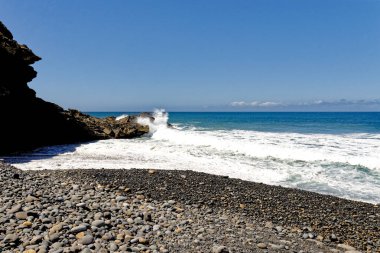 Playa de los Muertos (Ölüler Plajı), siyah bir volkanik kumsal - Ajuy, Pajara, Fuerteventura, Kanarya Adaları, İspanya - 20.09.2023