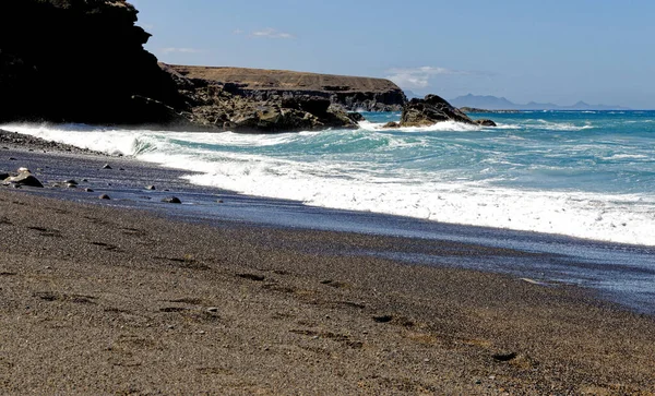 Playa de los Muertos (Ölüler Plajı), siyah bir volkanik kumsal - Ajuy, Pajara, Fuerteventura, Kanarya Adaları, İspanya - 20.09.2023