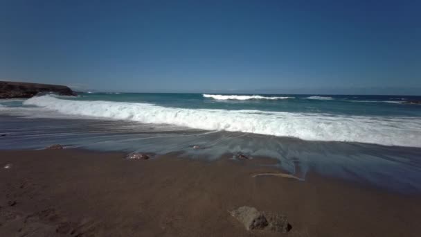 Przegląd Playa Los Muertos Czarnej Wulkanicznej Plaży Piaszczystej Ajuy Pajara — Wideo stockowe