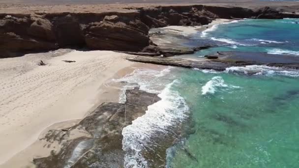 西班牙加那利群岛Fuerteventura Jandia半岛El Puerto Cruz的Playa Los Ojos Los Ojos海滩的Arieal视图 2023年9月21日 — 图库视频影像