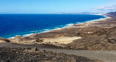 Seyahat Varış Yeri - Güney batı kıyısı manzarası - Playa de Cofete, Jandia yarımadası, Fuerteventura, Kanarya Adaları, İspanya - 21.009.2023