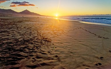 Seyahat Varış Yeri - Playa de Cofete 'de gün batımı, Jandia yarımadası, Fuerteventura, Kanarya Adaları, İspanya - 21.009.2023