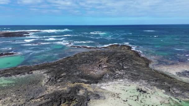 Vista Aérea Das Piscinas Maré Naturais Praia Dos Charcos Piscinas — Vídeo de Stock