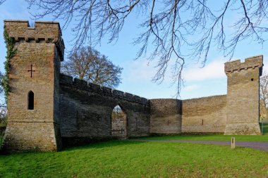 Croft Şatosu, İngiltere 'nin Herefordshire kentindeki Croft köyünde bir kır evi. 1085 'ten beri Croft ailesine ait olan şato ve mülk 18. yüzyılda elden ele geçti Croft Kalesi ve Parkland - Herefordshire - 6 Ocak 20