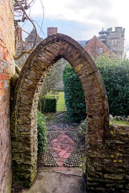 Croft Şatosu, İngiltere 'nin Herefordshire kentindeki Croft köyünde bir kır evi. 1085 'ten beri Croft ailesine ait olan şato ve mülk 18. yüzyılda elden ele geçti Croft Kalesi ve Parkland - Herefordshire - 6 Ocak 20