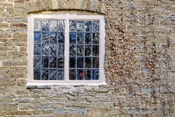 Croft Şatosu, İngiltere 'nin Herefordshire kentindeki Croft köyünde bir kır evi. 1085 'ten beri Croft ailesine ait olan şato ve mülk 18. yüzyılda elden ele geçti Croft Kalesi ve Parkland - Herefordshire - 6 Ocak 20