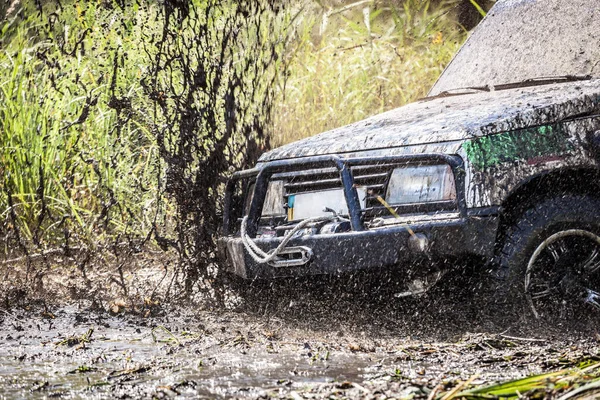 Closeup Dirty Road Car Splashes Mud — Stock Photo, Image