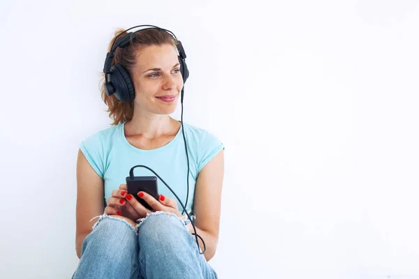 Young Happy Woman Listening Music Headphones — Φωτογραφία Αρχείου