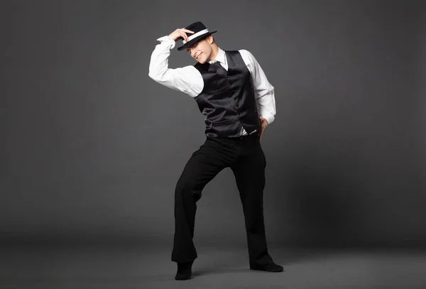 Confident Young Man Dancing Gangster Style Suite Studio Shot Isolated lizenzfreie Stockbilder