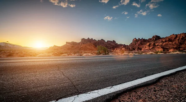 Lege Lange Nevada Bergweg Naar Horizon Een Zonnige Zomerdag Bij — Stockfoto