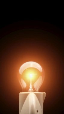 Koyu arkaplanda klasik ampul - dikey video